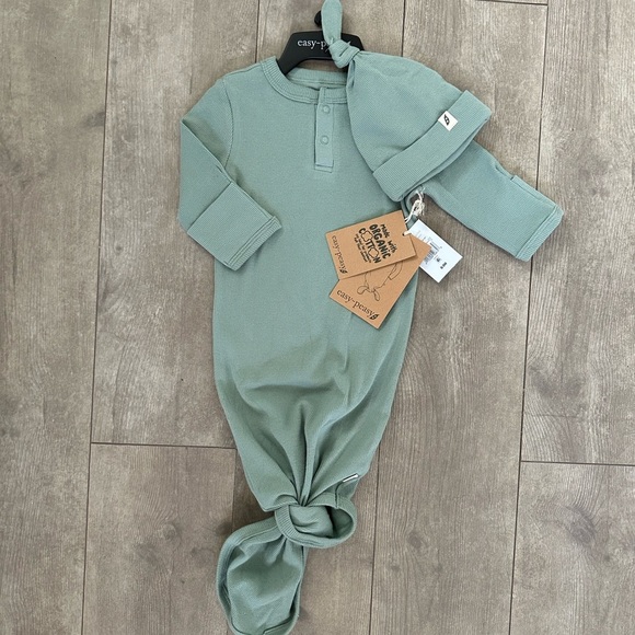 New easy-peasy Organic baby Gown and Hat Set, 2-Piece, 0-3 Months unisex - Picture 2 of 11